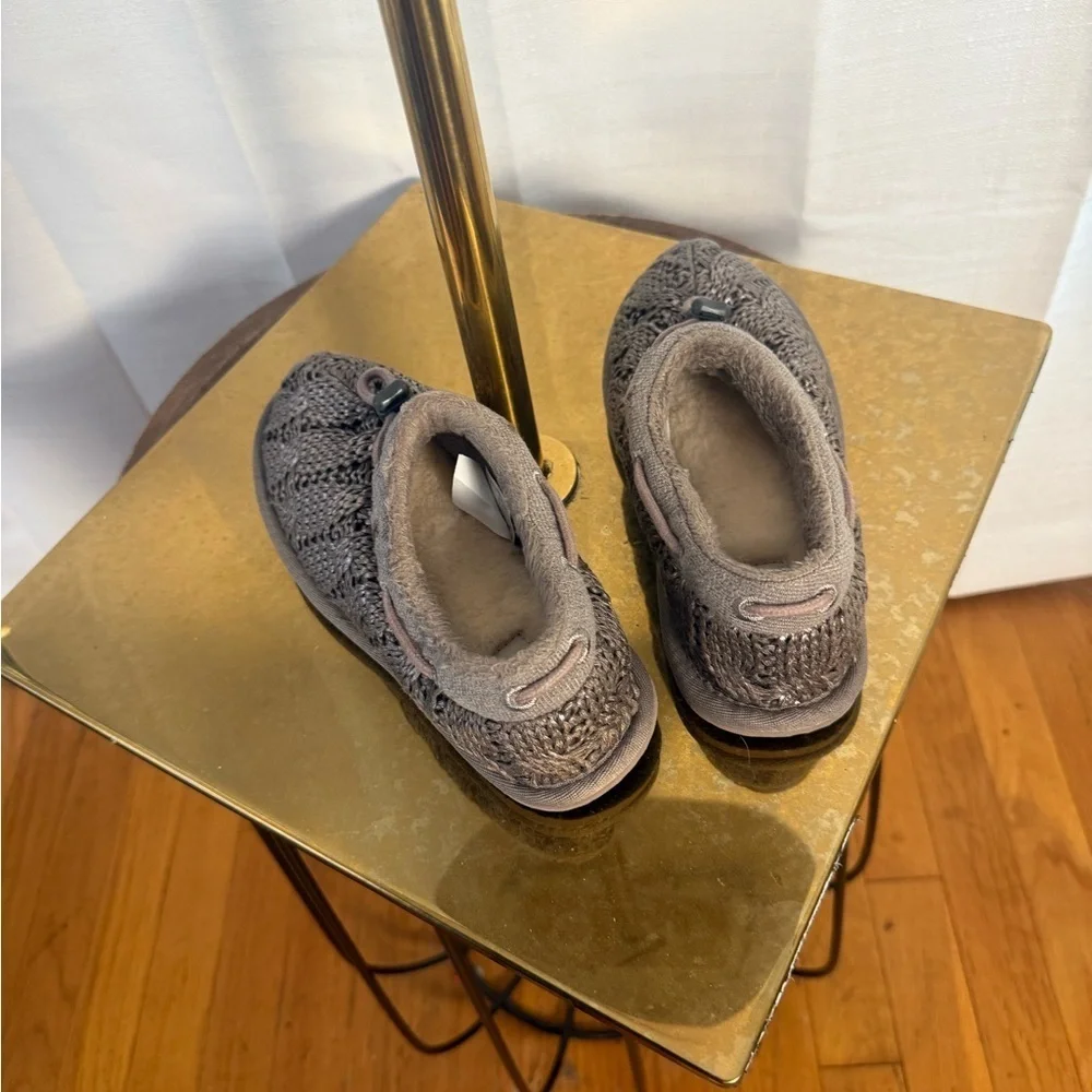 UGG Kids Knit Slippers Shearling Lined Gray Size Small 2–3